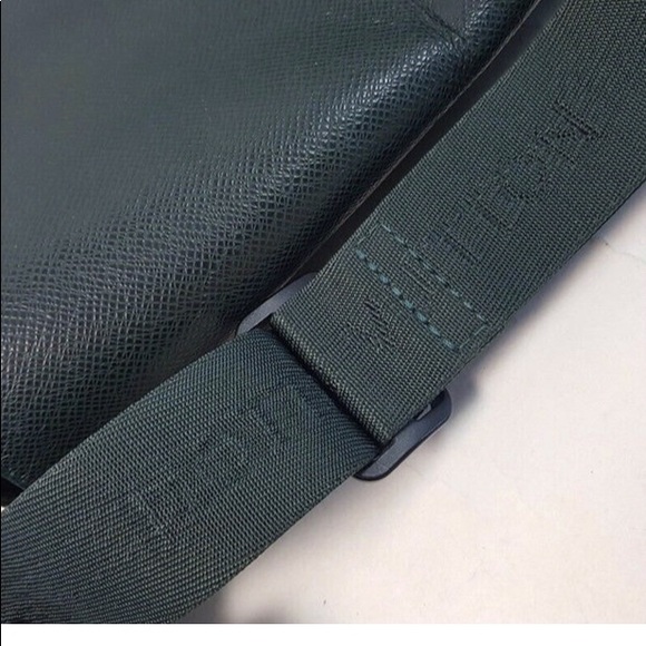 Louis Vuitton Messenger Taiga Viktor Epicea - Picture 5 of 12